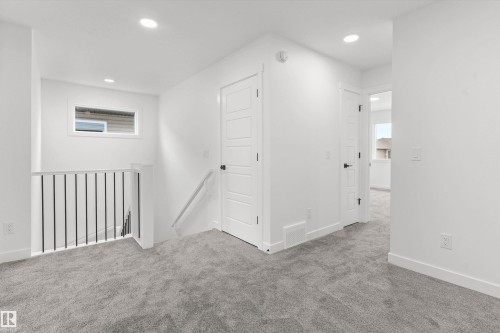 928 18 Avenue, Edmonton, AB - Indoor Photo Showing Other Room