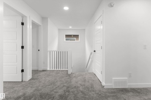 928 18 Avenue, Edmonton, AB - Indoor Photo Showing Other Room