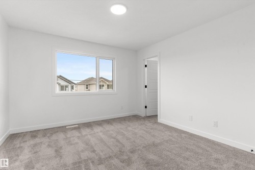 928 18 Avenue, Edmonton, AB - Indoor Photo Showing Other Room