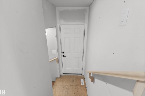 928 18 Avenue, Edmonton, AB - Indoor Photo Showing Other Room