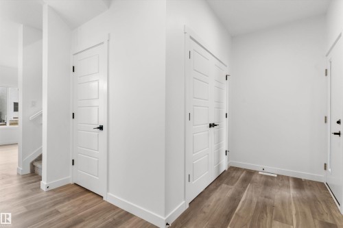 928 18 Avenue, Edmonton, AB - Indoor Photo Showing Other Room