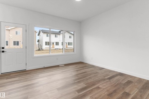 928 18 Avenue, Edmonton, AB - Indoor Photo Showing Other Room