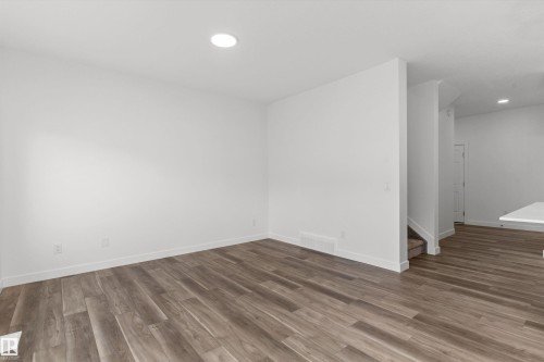 928 18 Avenue, Edmonton, AB - Indoor Photo Showing Other Room