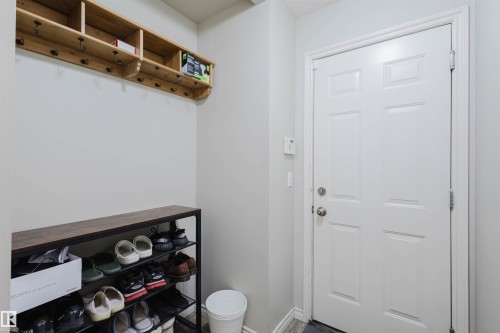 Mudroom with baseboards - 3534 Mclean Crescent, Edmonton, AB - Indoor Photo Showing Other Room