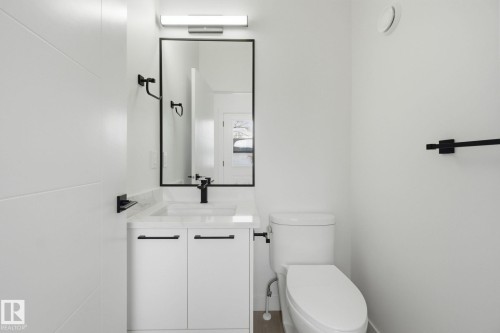 7953 79 Avenue, Edmonton, AB - Indoor Photo Showing Bathroom