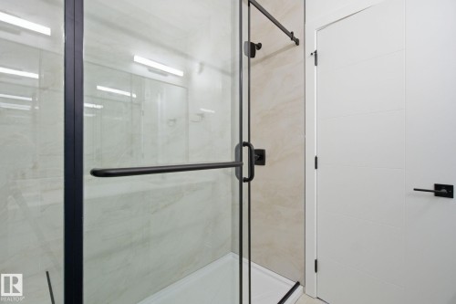 7953 79 Avenue, Edmonton, AB - Indoor Photo Showing Bathroom