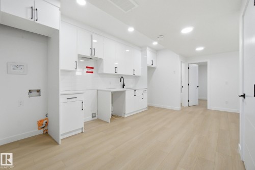 7953 79 Avenue, Edmonton, AB - Indoor Photo Showing Other Room