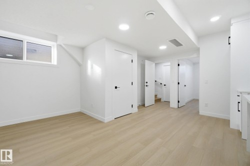 7953 79 Avenue, Edmonton, AB - Indoor Photo Showing Other Room