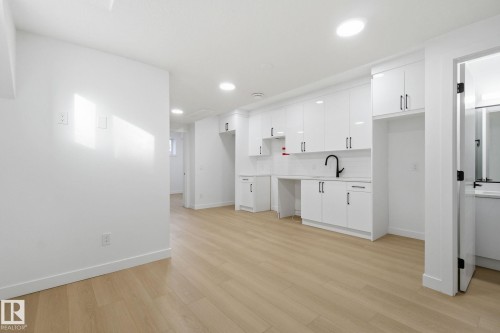 7953 79 Avenue, Edmonton, AB - Indoor