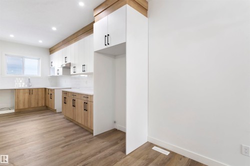 263 Munn Way, Leduc, AB - Indoor Photo Showing Kitchen