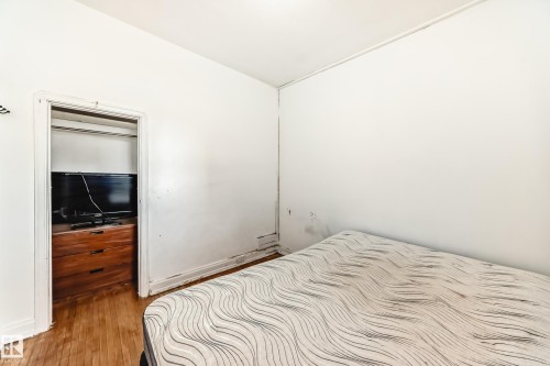10564 92 Street, Edmonton, AB - Indoor Photo Showing Bedroom