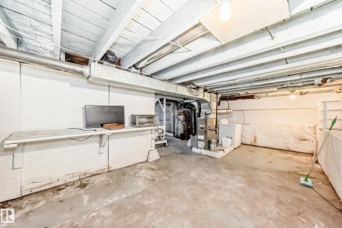 10564 92 Street, Edmonton, AB - Indoor Photo Showing Garage