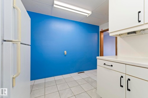 12023 137 Avenue, Edmonton, AB - Indoor Photo Showing Other Room
