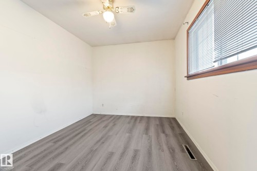 12023 137 Avenue, Edmonton, AB - Indoor Photo Showing Other Room