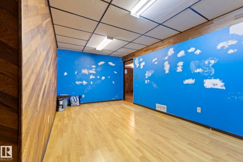 12023 137 Avenue, Edmonton, AB - Indoor Photo Showing Other Room