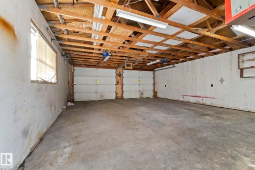 12023 137 Avenue, Edmonton, AB - Indoor Photo Showing Garage