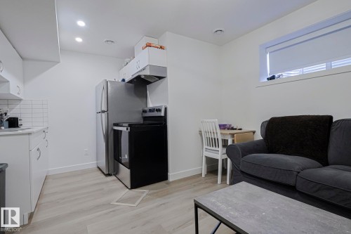 6343 King Wynd, Edmonton, AB - Indoor Photo Showing Other Room