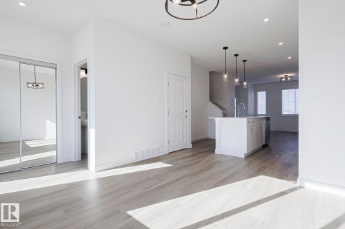 6343 King Wynd, Edmonton, AB - Indoor Photo Showing Kitchen
