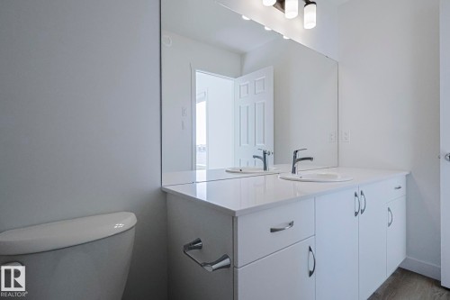 6343 King Wynd, Edmonton, AB - Indoor Photo Showing Bathroom