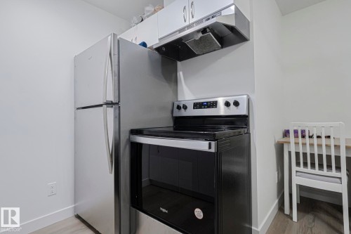 6343 King Wynd, Edmonton, AB - Indoor Photo Showing Kitchen