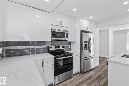 11420 112 Avenue, Edmonton, AB - Indoor Photo Showing Kitchen With Stainless Steel Kitchen