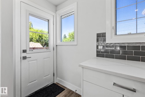 11420 112 Avenue, Edmonton, AB - Indoor Photo Showing Other Room