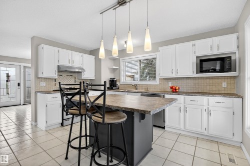 3907 44 Avenue, Stony Plain, AB - Indoor Photo Showing Kitchen