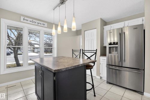 3907 44 Avenue, Stony Plain, AB - Indoor Photo Showing Kitchen With Stainless Steel Kitchen