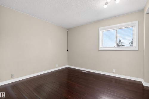 3907 44 Avenue, Stony Plain, AB - Indoor Photo Showing Other Room