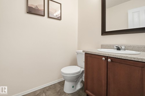 9037 Scott Crescent, Edmonton, AB - Indoor Photo Showing Bathroom
