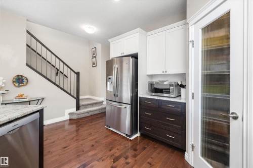 19 Gilmore Way, Spruce Grove, AB - Indoor Photo Showing Kitchen