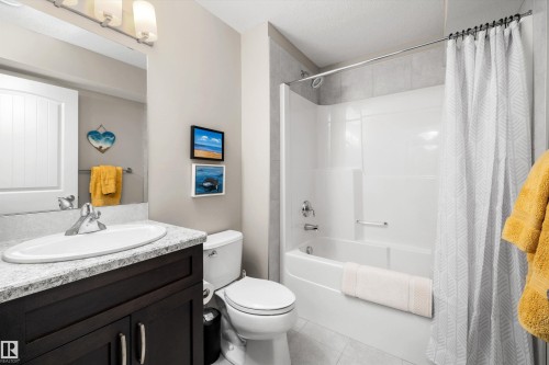 19 Gilmore Way, Spruce Grove, AB - Indoor Photo Showing Bathroom