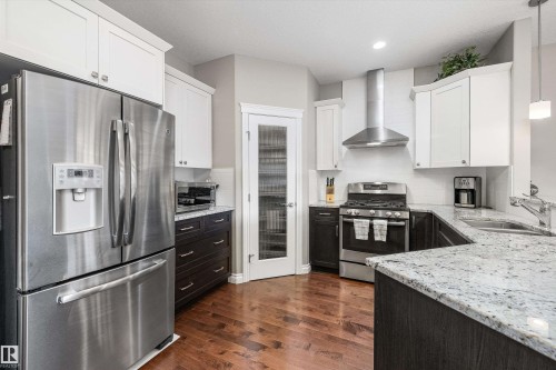19 Gilmore Way, Spruce Grove, AB - Indoor Photo Showing Kitchen With Upgraded Kitchen
