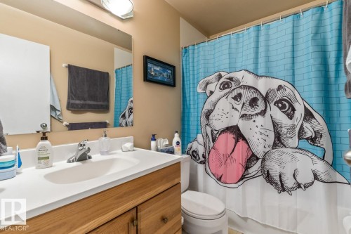 1257 Hooke Road, Edmonton, AB - Indoor Photo Showing Bathroom