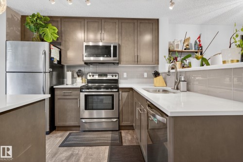 80 3305 Orchards Link Link, Edmonton, AB - Indoor Photo Showing Kitchen With Double Sink With Upgraded Kitchen
