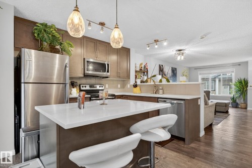 80 3305 Orchards Link Link, Edmonton, AB - Indoor Photo Showing Kitchen With Upgraded Kitchen