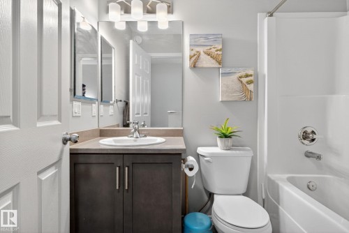 80 3305 Orchards Link Link, Edmonton, AB - Indoor Photo Showing Bathroom