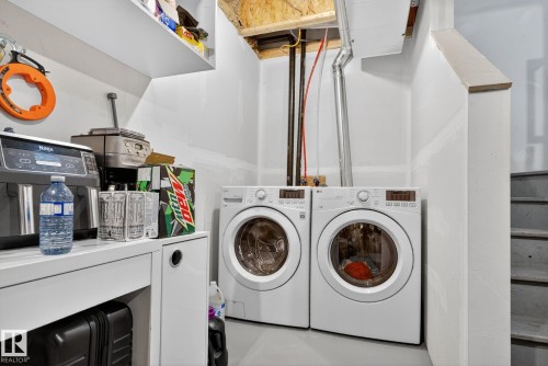 80 3305 Orchards Link Link, Edmonton, AB - Indoor Photo Showing Laundry Room