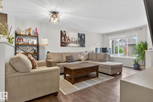 80 3305 Orchards Link Link, Edmonton, AB - Indoor Photo Showing Living Room