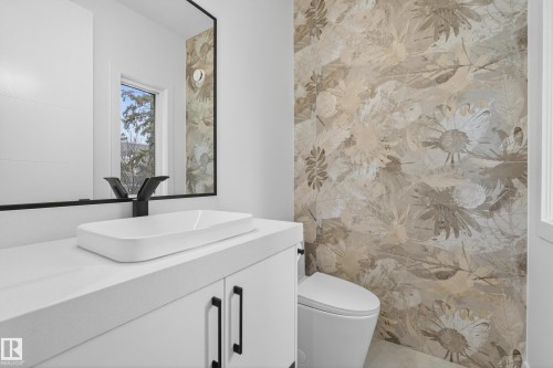 11611 79, Edmonton, AB - Indoor Photo Showing Bathroom