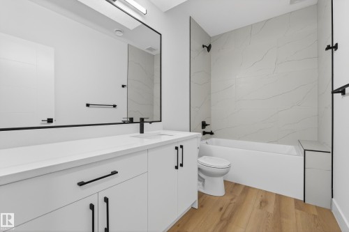 11611 79, Edmonton, AB - Indoor Photo Showing Bathroom