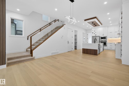 11611 79, Edmonton, AB - Indoor Photo Showing Other Room