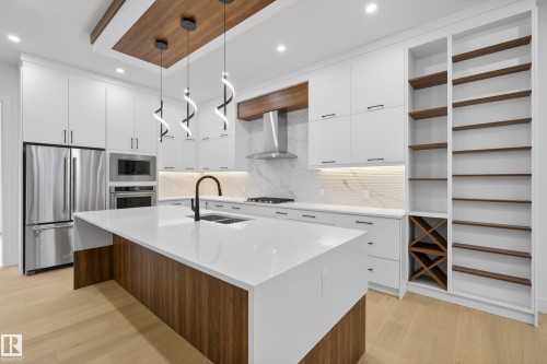 11611 79, Edmonton, AB - Indoor Photo Showing Kitchen With Upgraded Kitchen