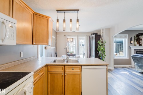 66 Grayridge Crescent, Stony Plain, AB - Indoor Photo Showing Kitchen With Double Sink