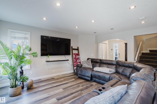 66 Grayridge Crescent, Stony Plain, AB - Indoor Photo Showing Living Room