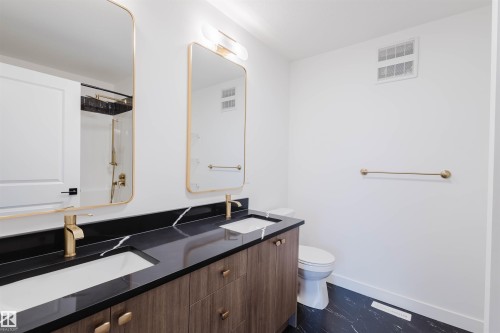 8288 Kiriak Loop, Edmonton, AB - Indoor Photo Showing Bathroom