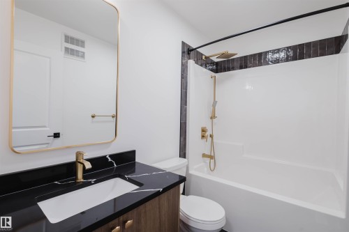8288 Kiriak Loop, Edmonton, AB - Indoor Photo Showing Bathroom