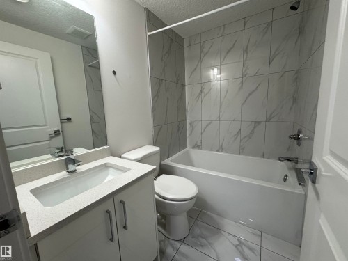 4879 Alwood Point(E), Edmonton, AB - Indoor Photo Showing Bathroom