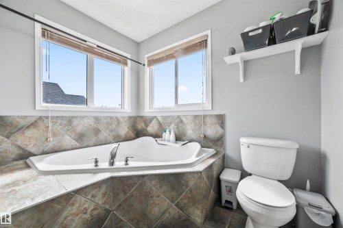 324 79 Street, Edmonton, AB - Indoor Photo Showing Bathroom