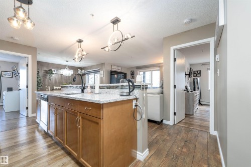 139 1180 Hyndman Road Nw, Edmonton, AB - Indoor Photo Showing Kitchen